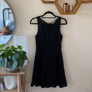 BB DAKOTA SIZE 2 BLACK LACE DRESS